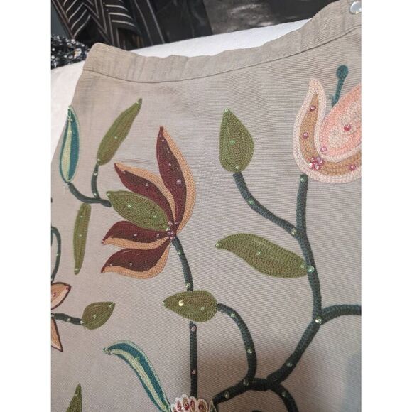 Pura Vida corduroy embroidered skirt size 2 - Picture 4 of 4